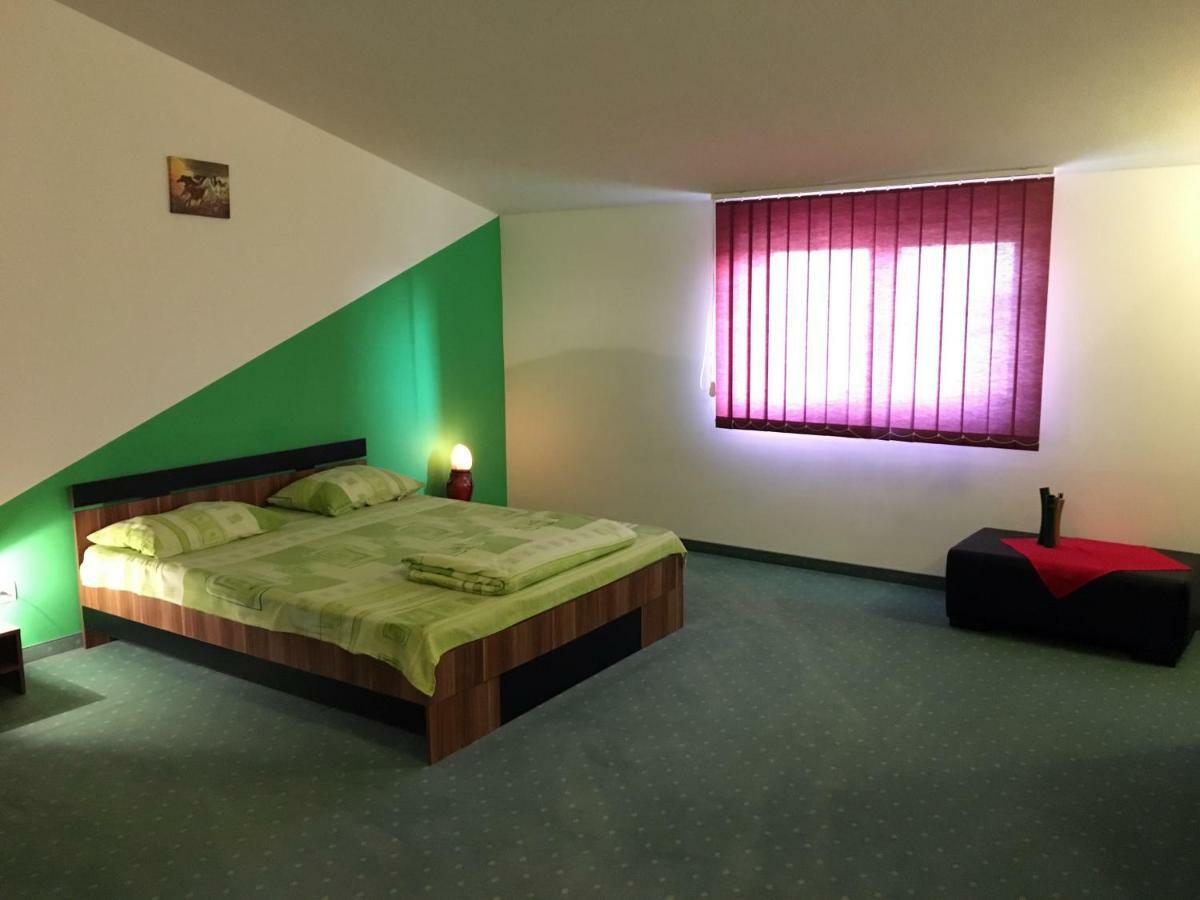 Ranch Robert Hotel Dudestii Noi Buitenkant foto