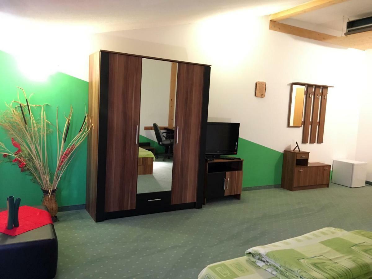 Ranch Robert Hotel Dudestii Noi Buitenkant foto
